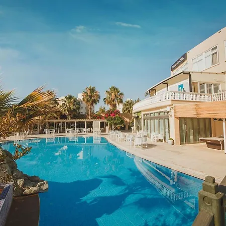 One Bedroom In Caesar & Spa, Long