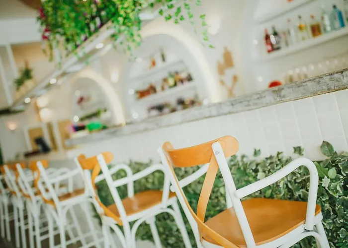 One Bedroom In Caesar & Spa, Long