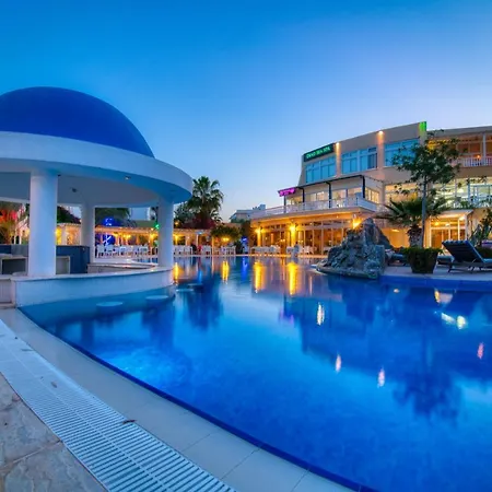 One Bedroom In Caesar & Spa, Long